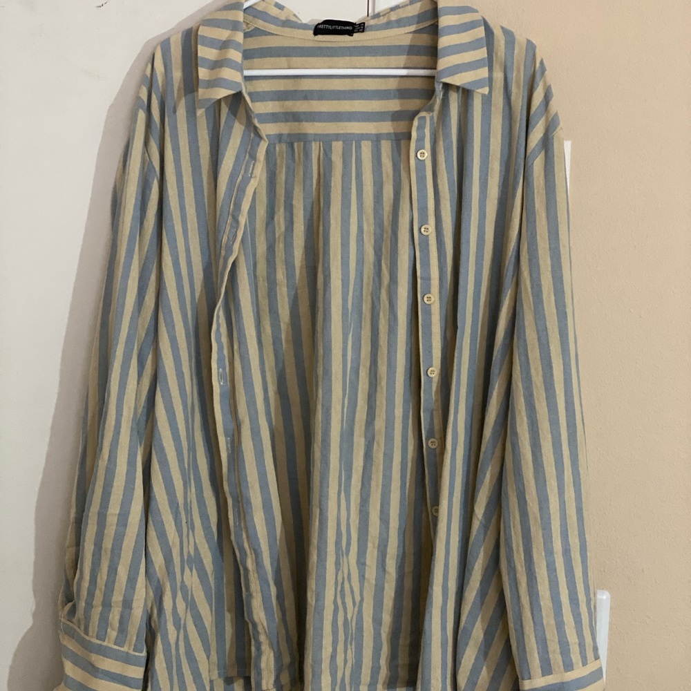 New never worn pretty little thing flannel